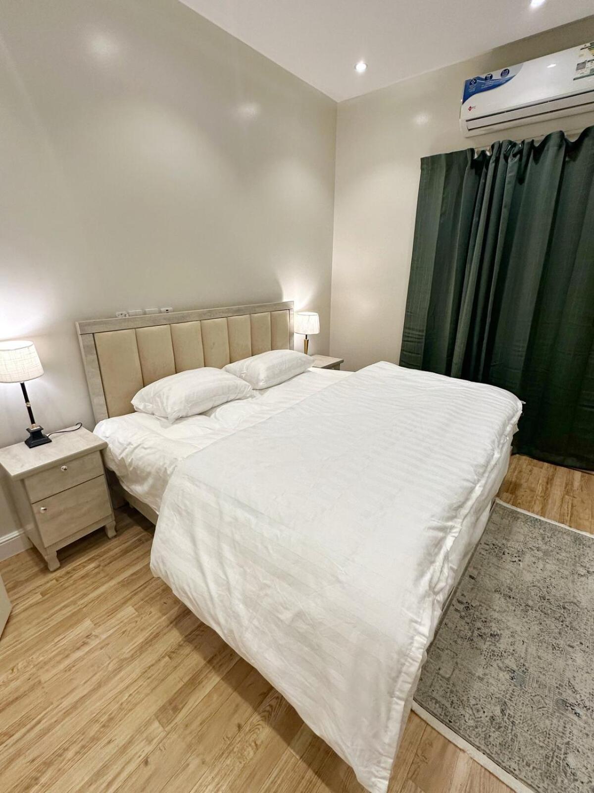 Beautiful 2 Bedroom Family 106a Apartment *